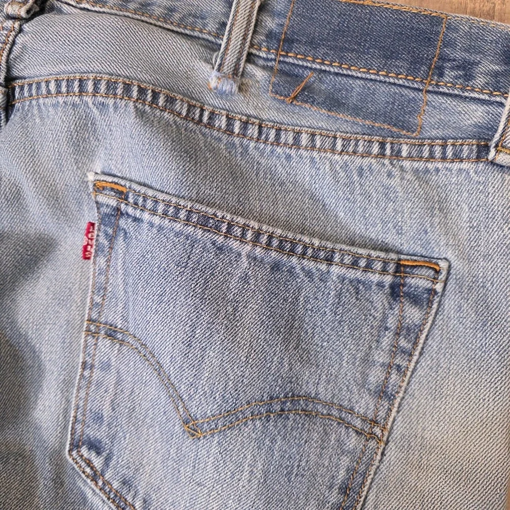 Levis 501 Mens 36x30 Light Wash Blue Denim Straight Leg Button Fly Jeans Vintage